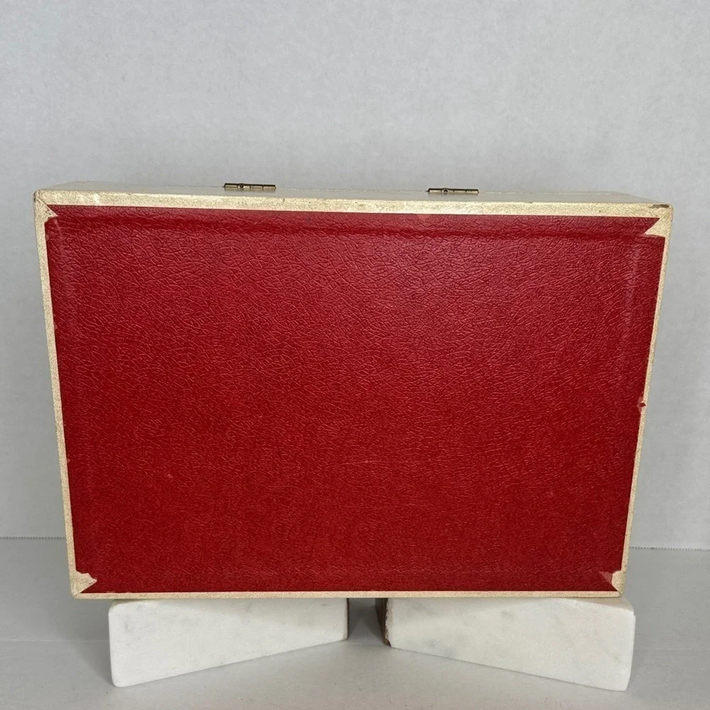 Vintage 1970's Cream and Gold Leaf Pattern Faux Leather Jewelry Box no key